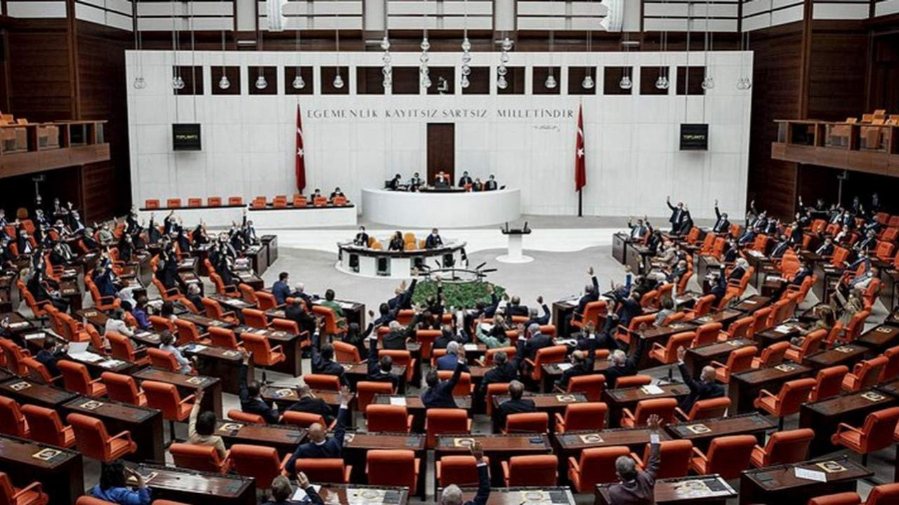 AK Parti ve MHP, CHP'nin elektrik, su ve doğalgazda indirim talebini reddetti