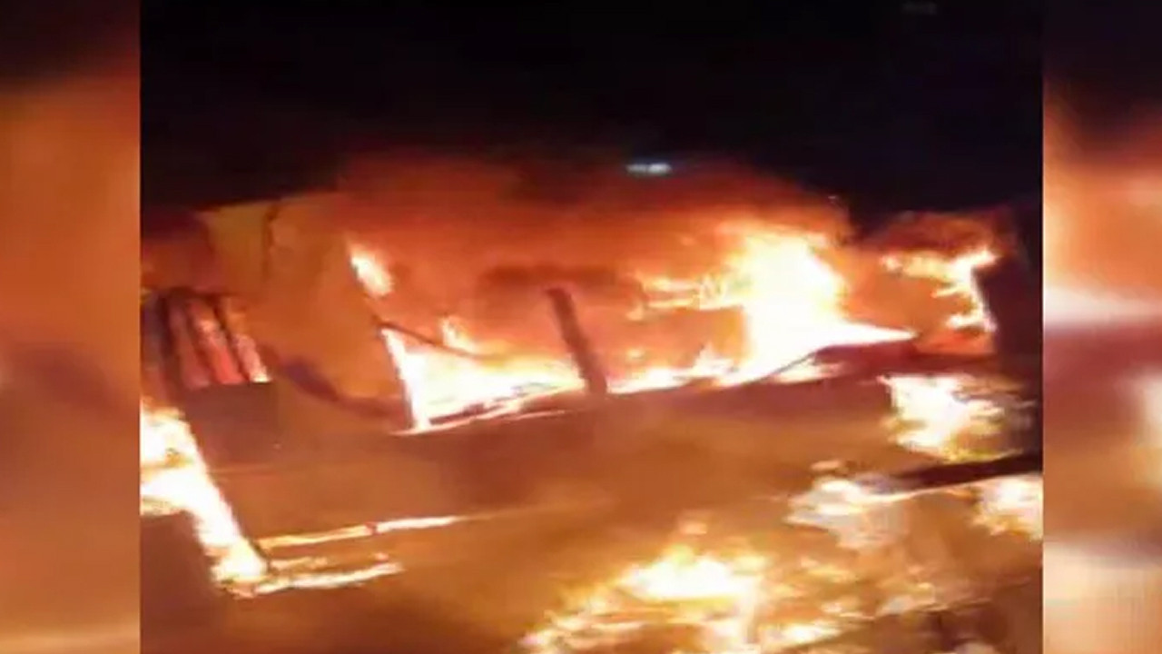 İstanbul'da seyir halindeki kamyonet alev alev yandı