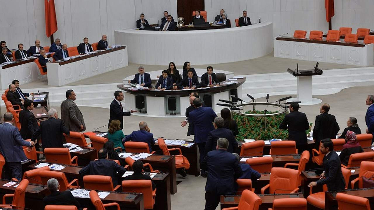 AK Parti'nin Meclis'teki Öcalan savunması olay oldu