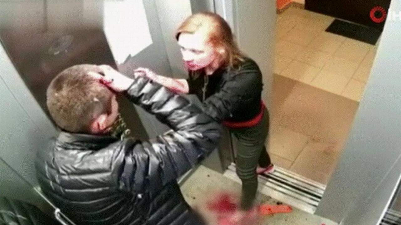 Genç çiftin asansördeki kanlı kavga kamerada