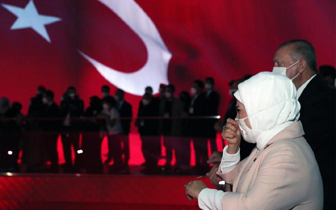 Emine Erdoğan 15 Temmuz anmasında gözyaşlarına hakim olamadı - Resim: 3