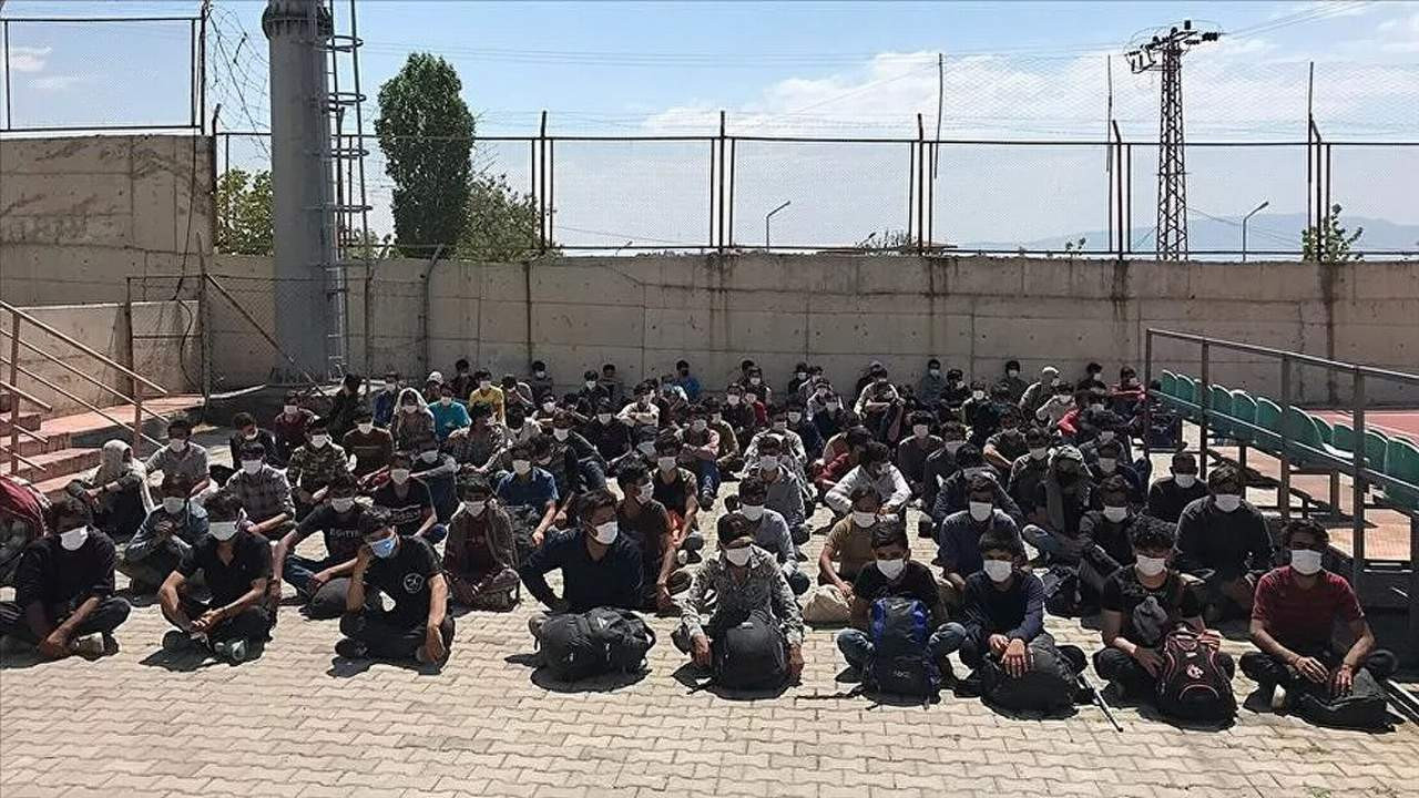 Türkiye'ye kaçak yollarla giren 113 Afgan göçmen daha yakalandı
