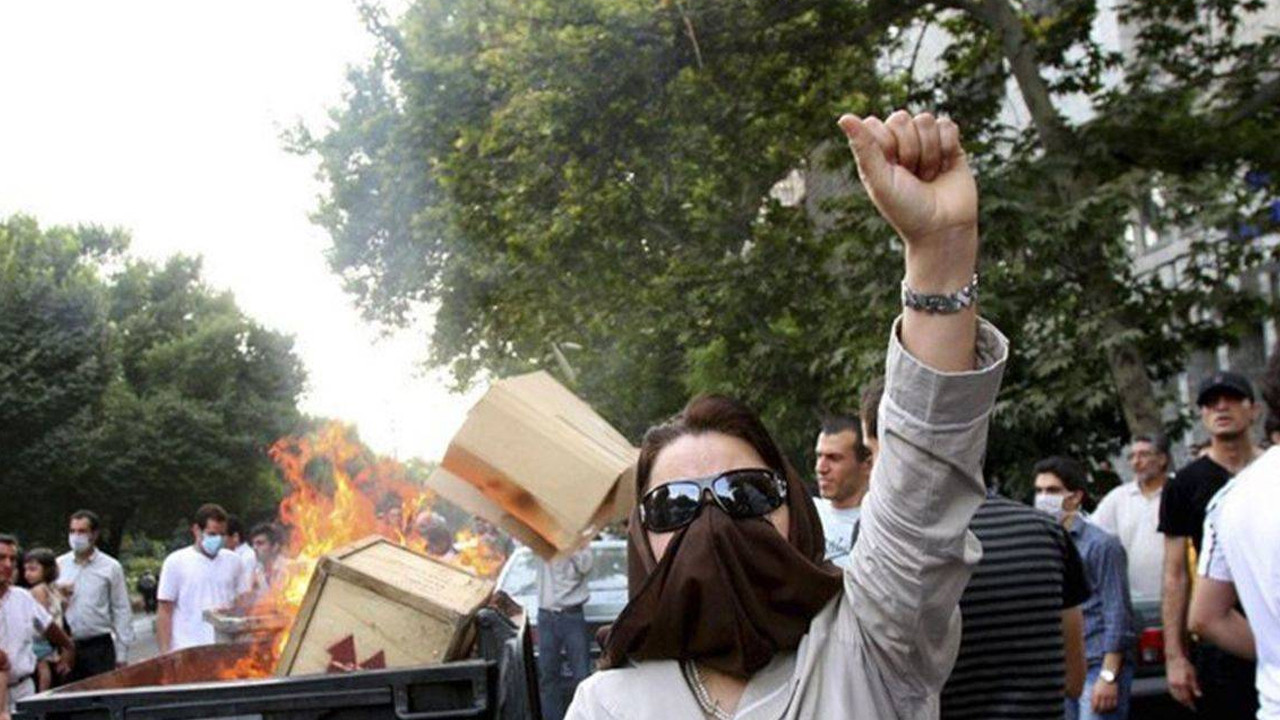 İran'da elektrik ve internet kesintisi! Binlerce kişi sokağa indi