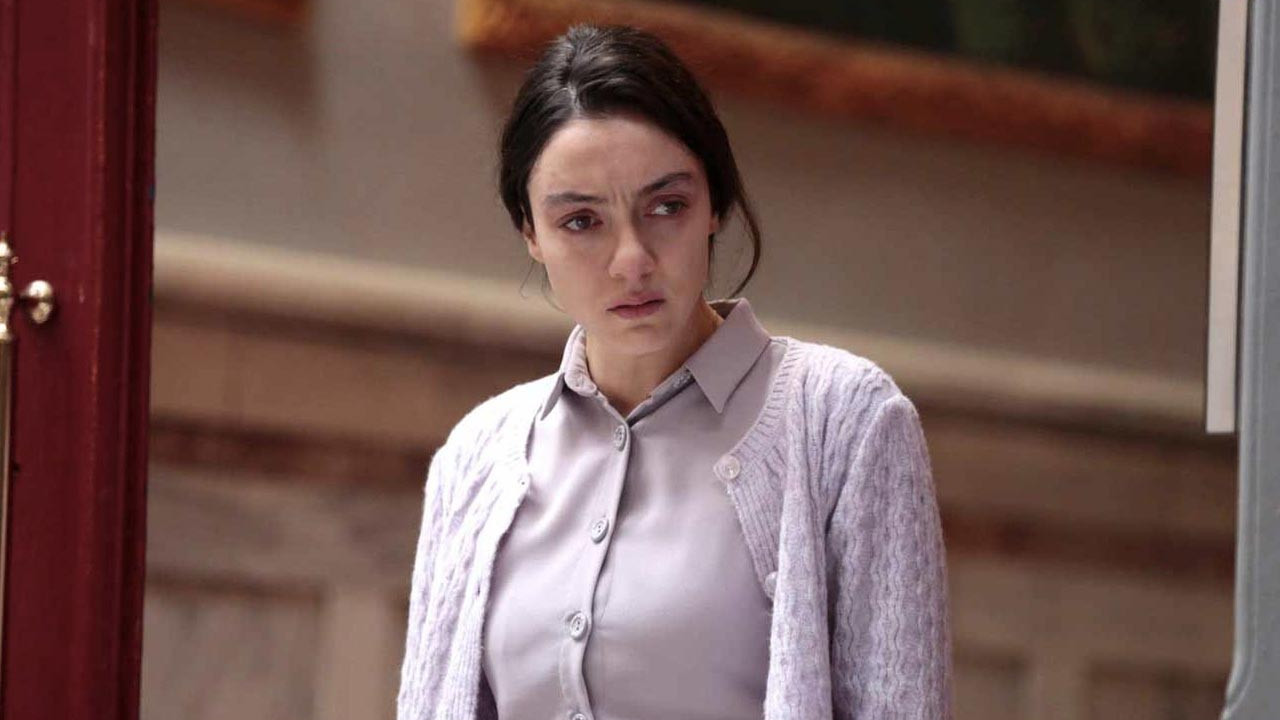Masumlar Apartmanı'nın Gülben'i Merve Dizdar'dan iddialı pozlar