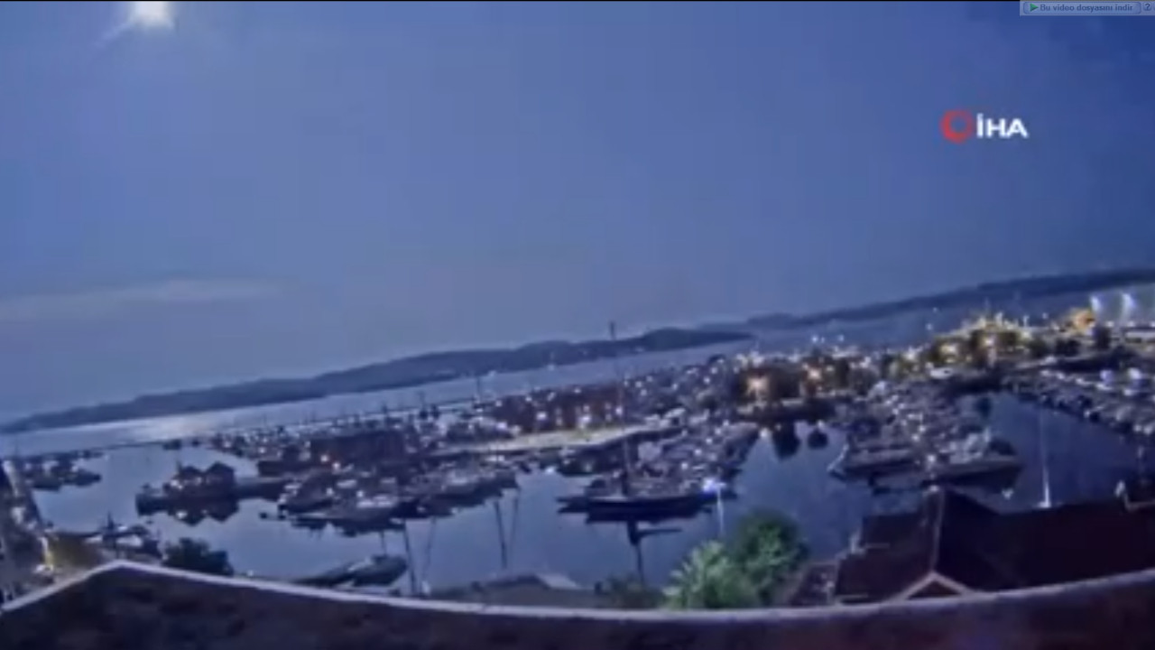 Atmosfere giren meteor geceyi gündüze çevirdi