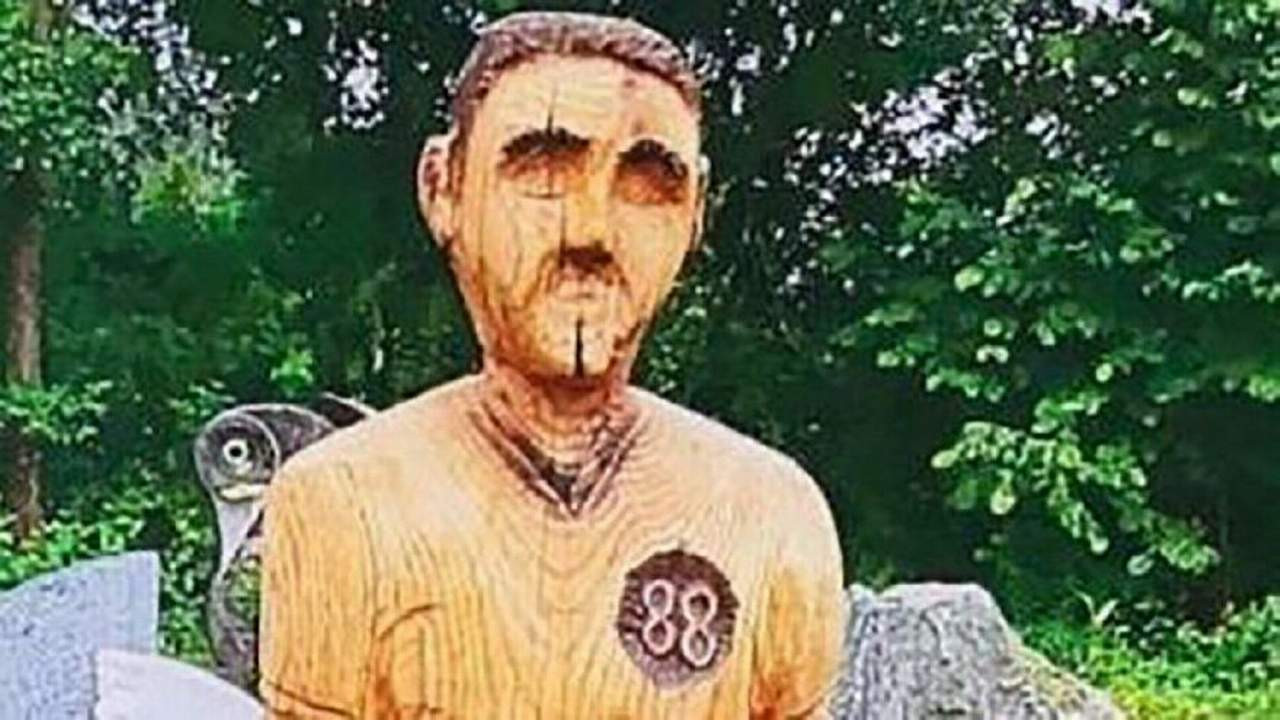 Mezarlıktaki heykel krize yol açtı