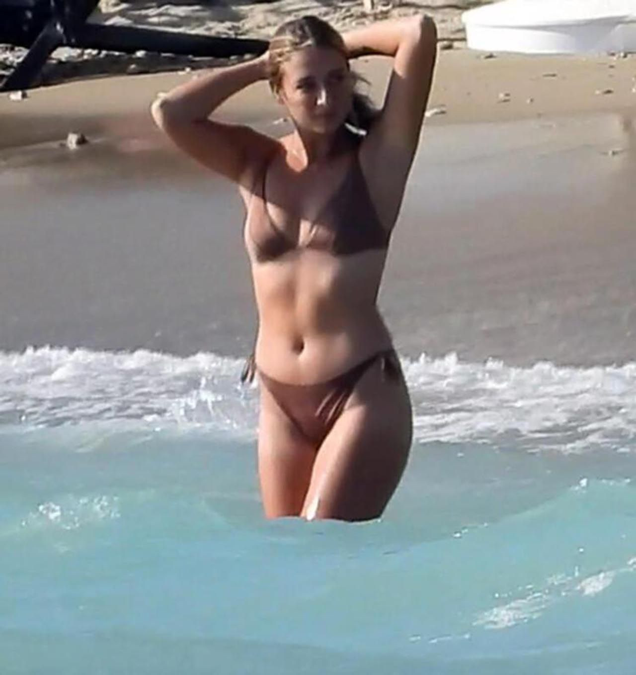 Aleyna kalaycıoğlu nude