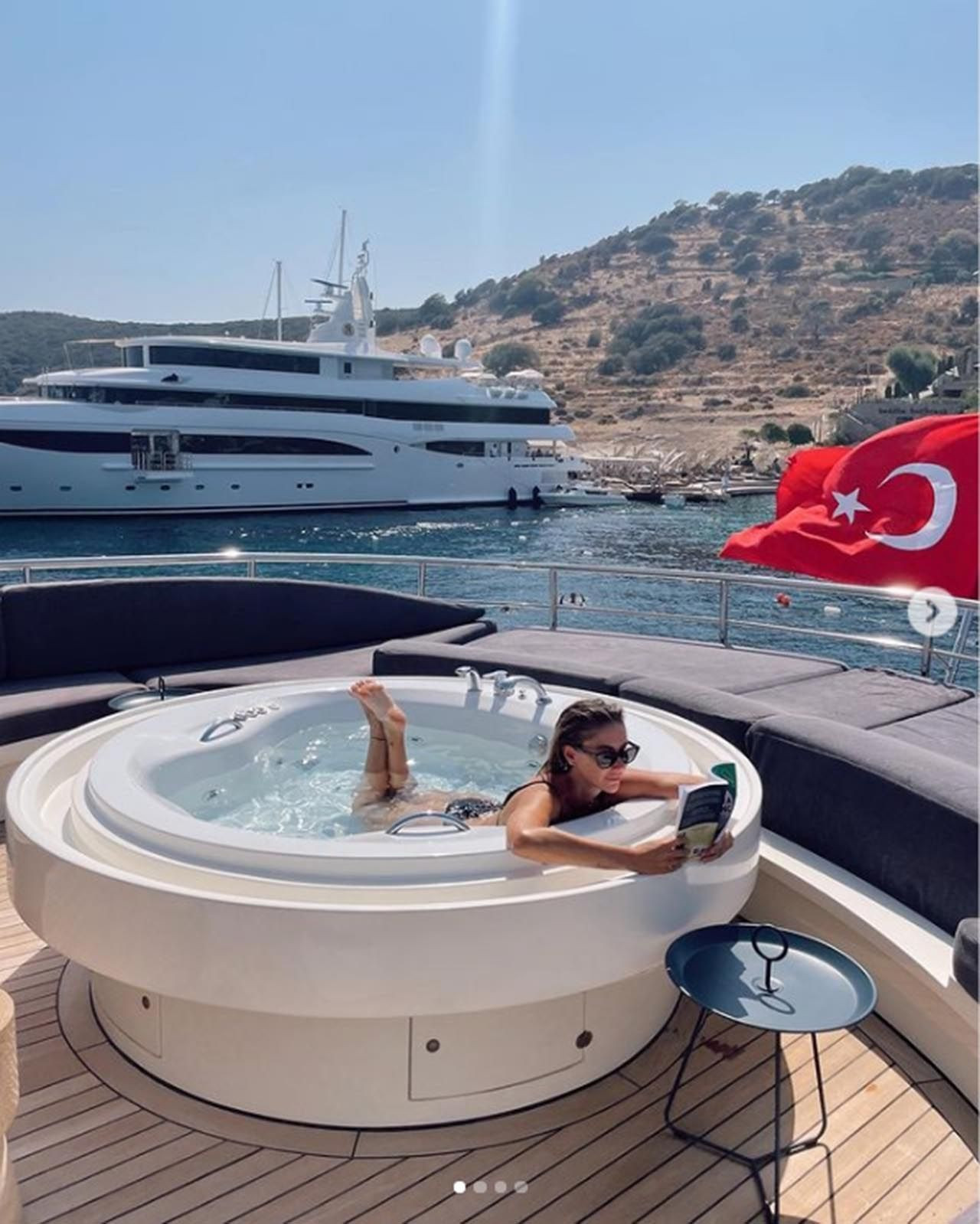 Bodrum'da tekne tatili yapan Şeyma Subaşı'nın savunması pes dedirtti!
