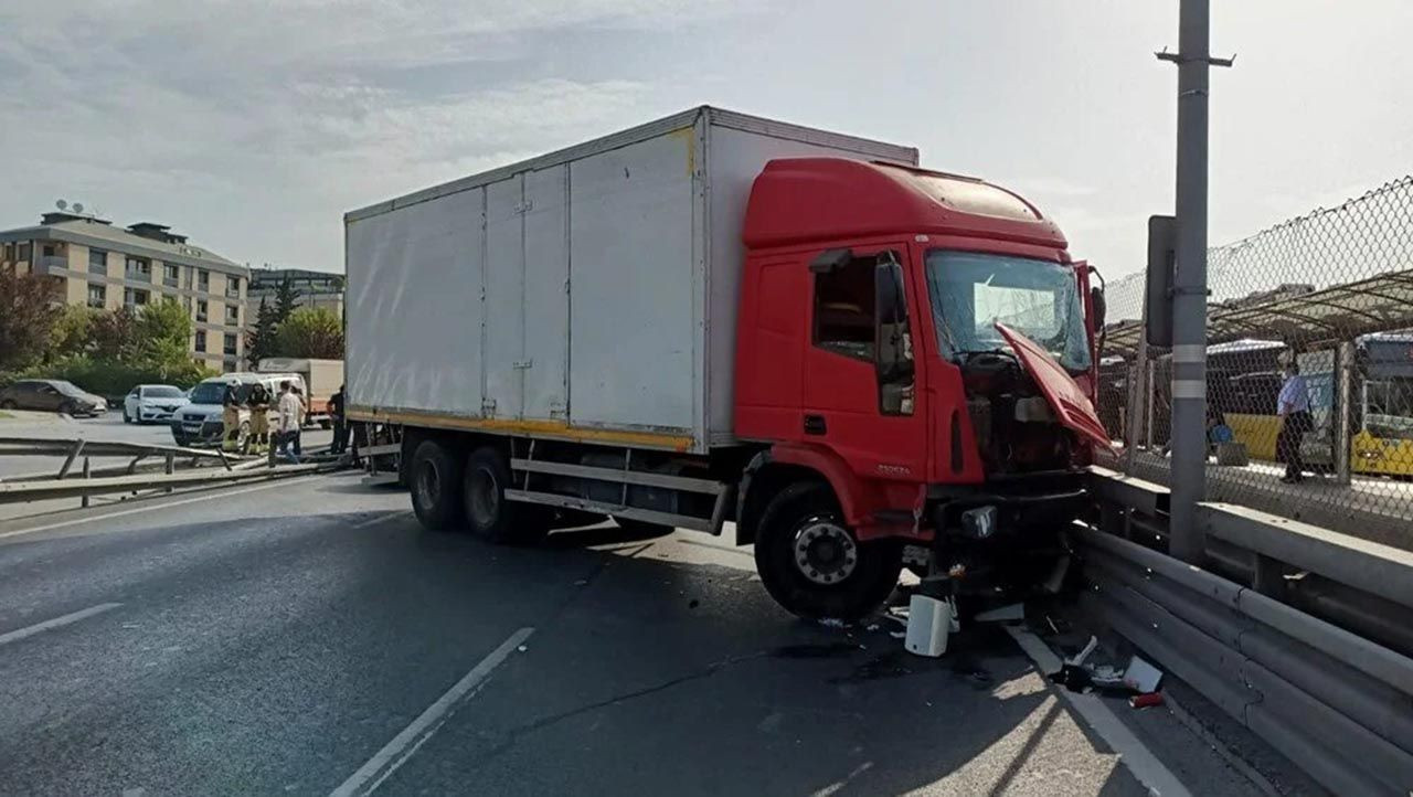 D-100'de trafiği kilitleyen kaza - Resim: 3