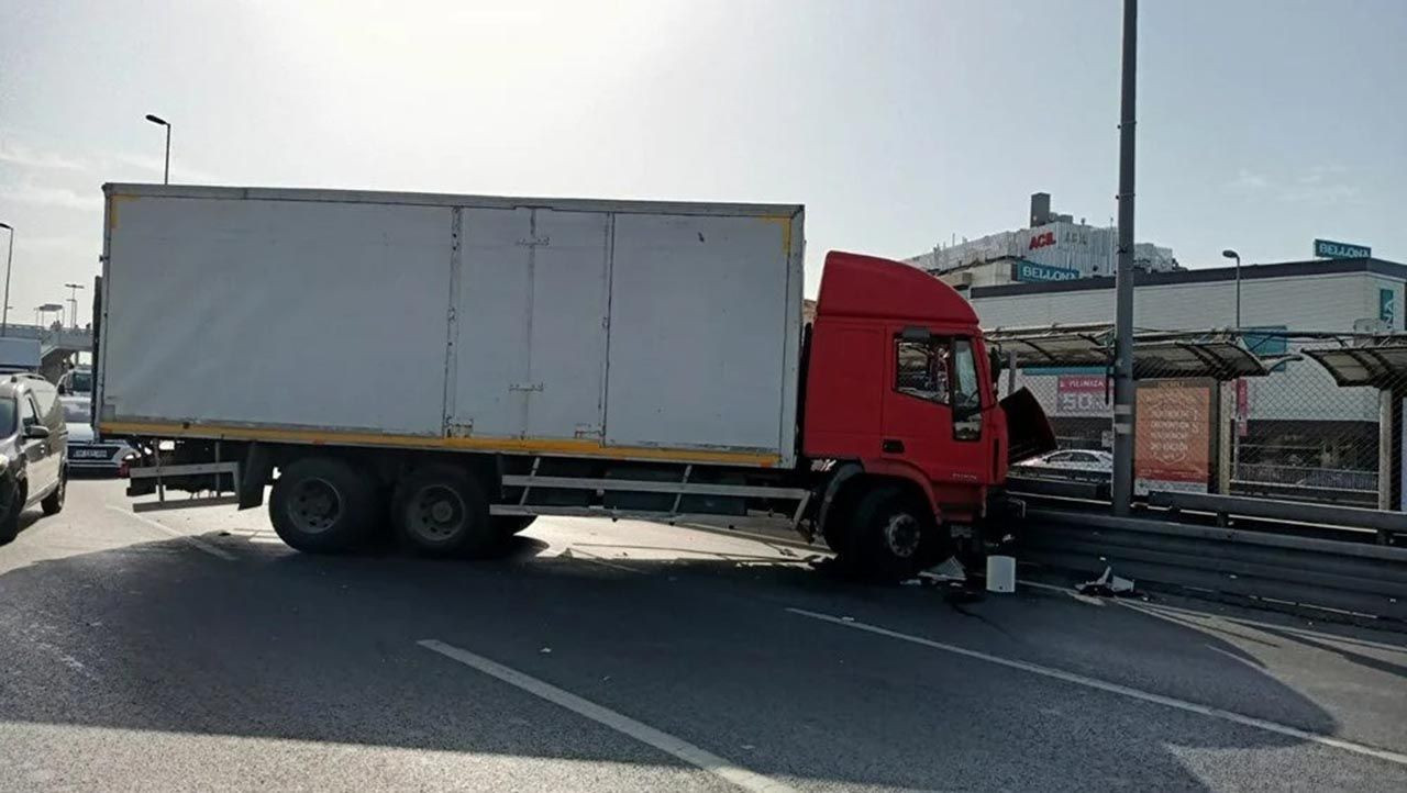 D-100'de trafiği kilitleyen kaza - Resim: 4