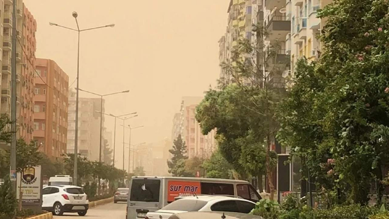 Mardin'de toz fırtınası çıktı