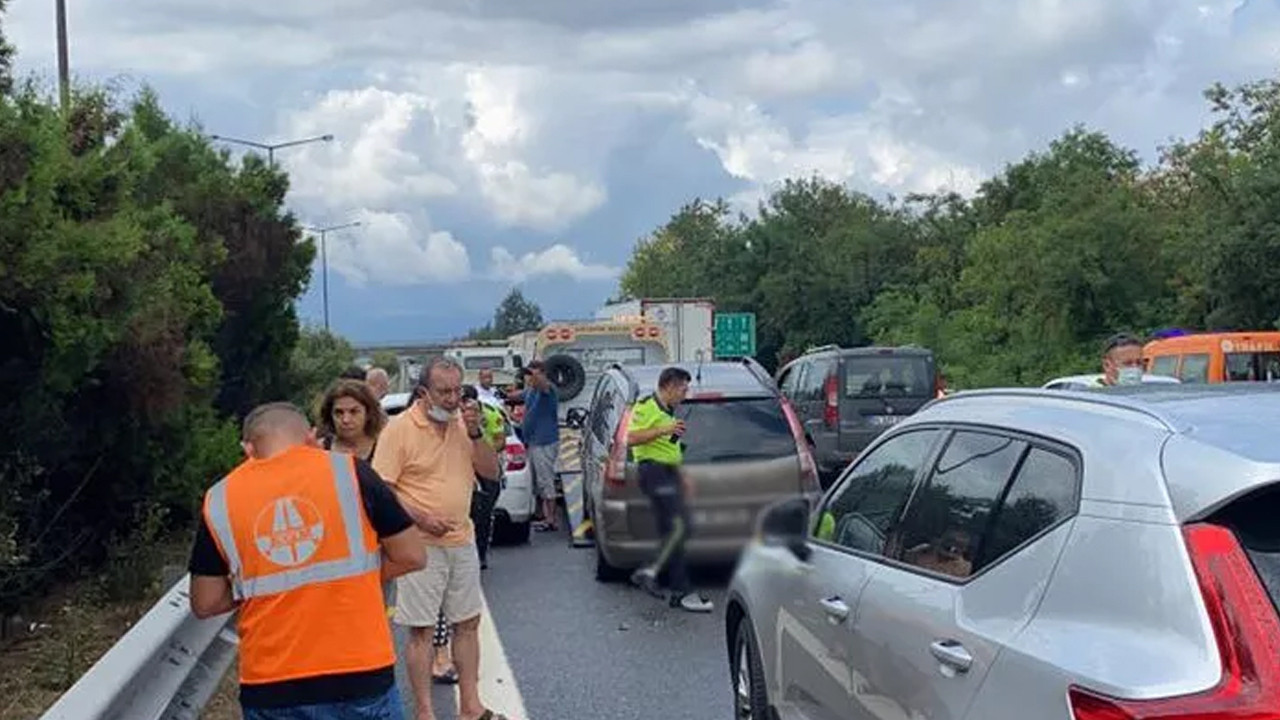 TEM'de peş peşe kaza: 15 araç birbirine girdi