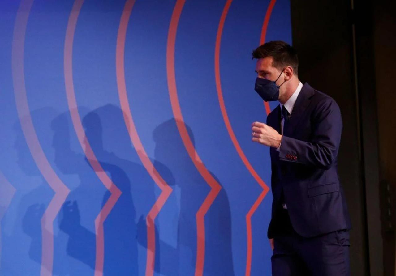 Barcelona'da bir devrin sonu: Messi ağlaya ağlaya veda etti