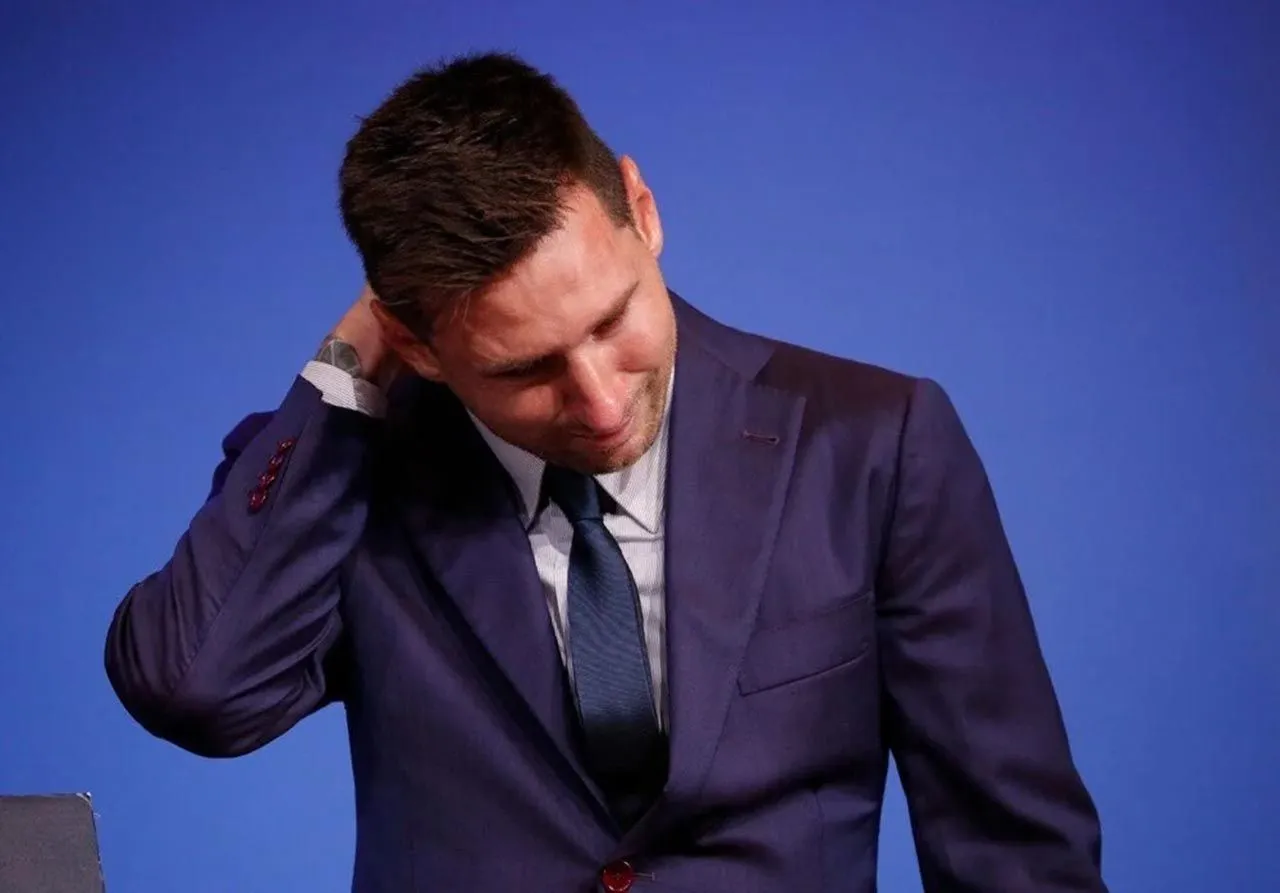 Barcelona'da bir devrin sonu: Messi ağlaya ağlaya veda etti