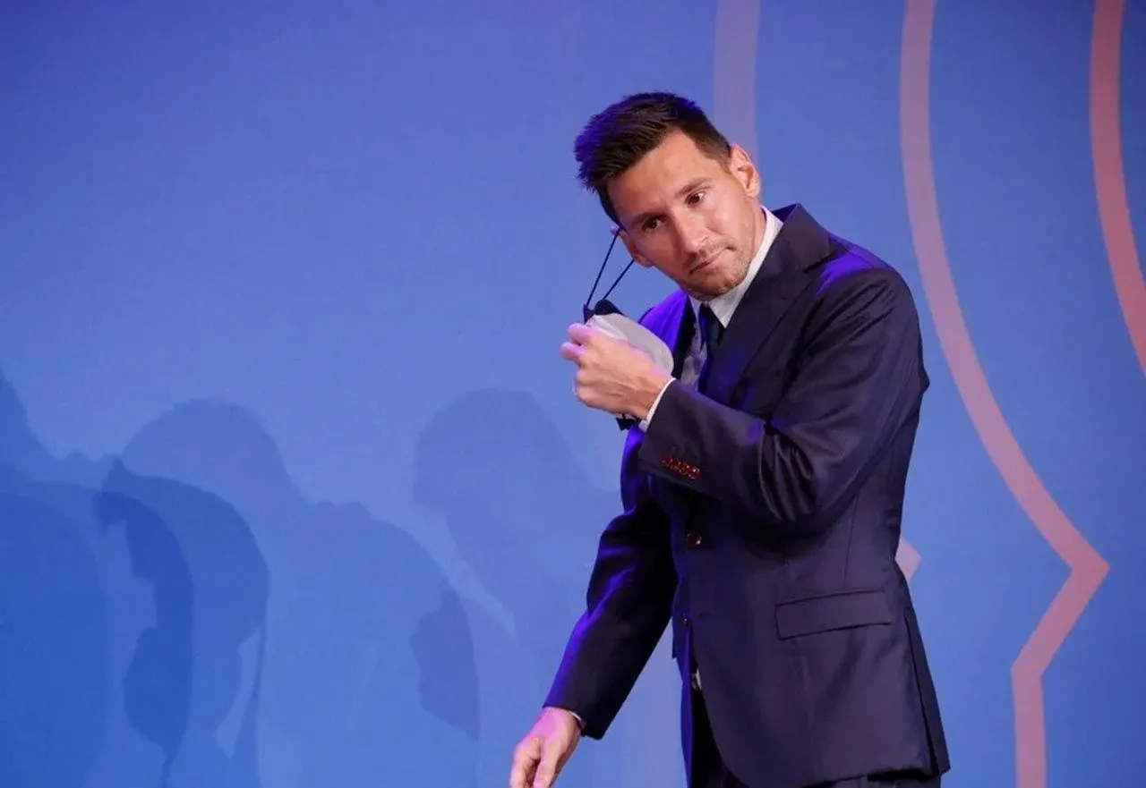 Barcelona'da bir devrin sonu: Messi ağlaya ağlaya veda etti