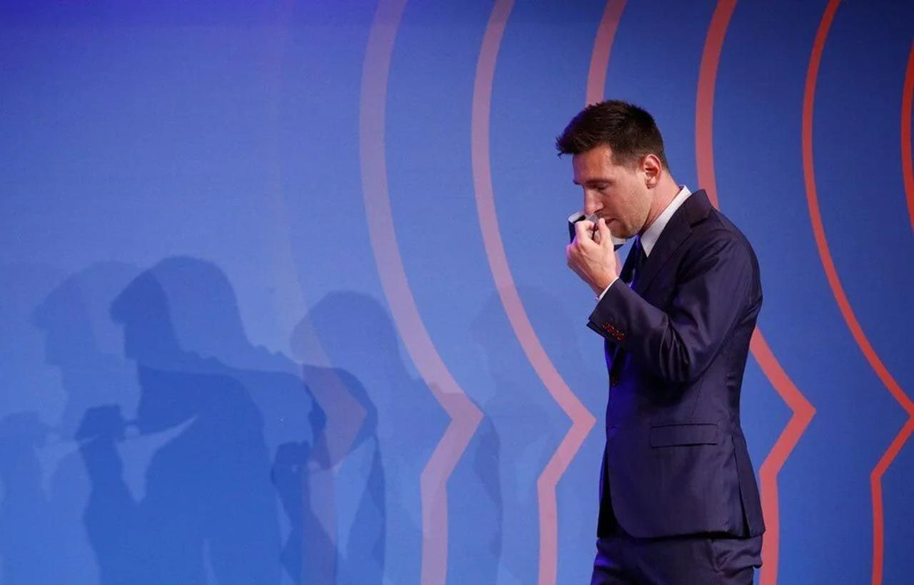 Barcelona'da bir devrin sonu: Messi ağlaya ağlaya veda etti
