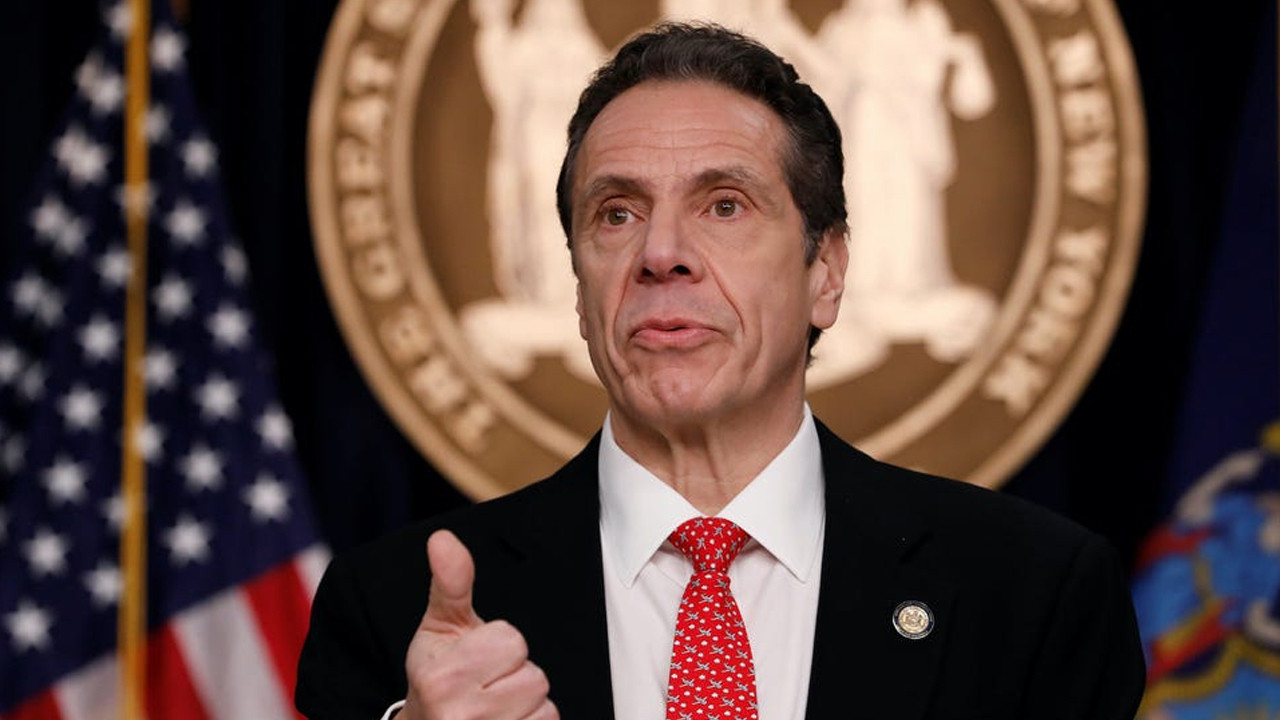 Cinsel tacizle suçlanan New York Valisi istifa etti