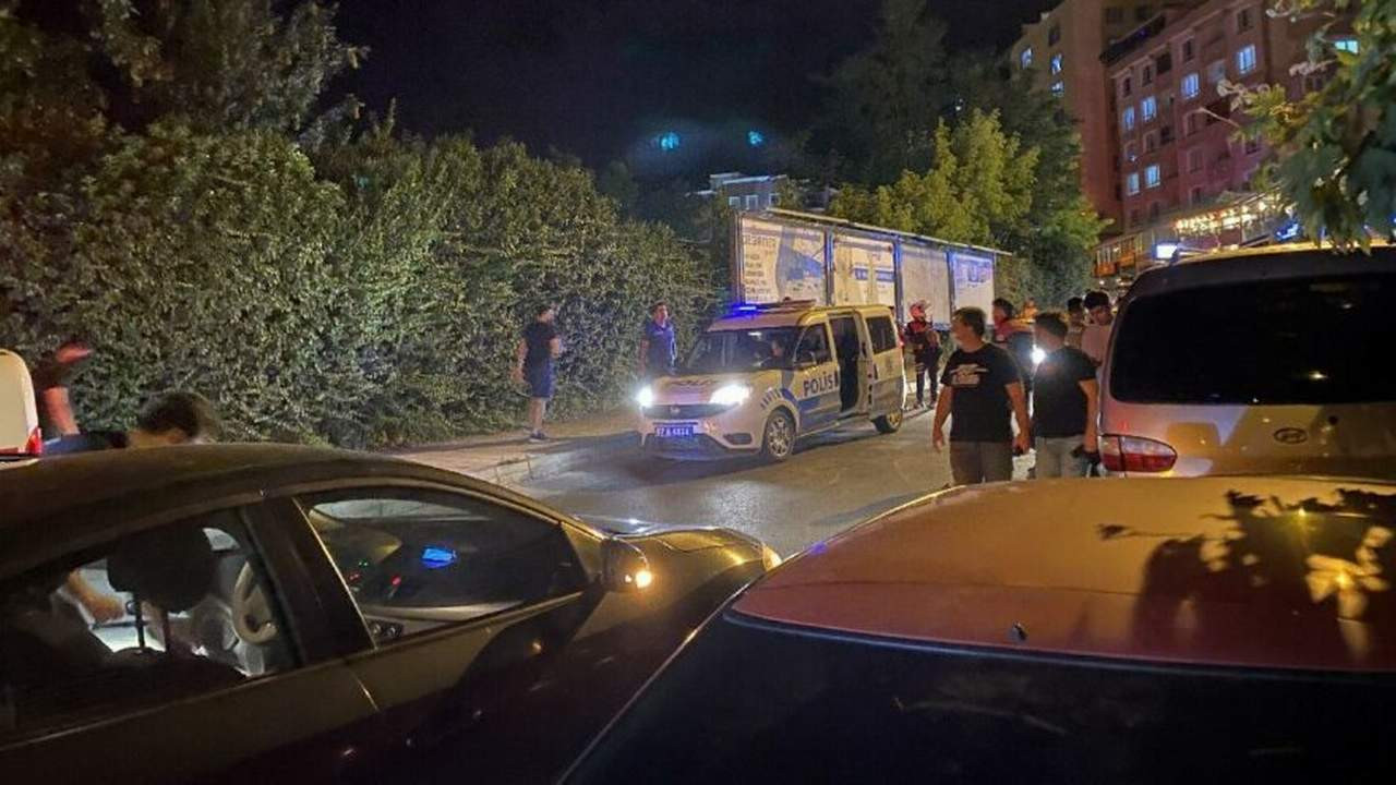 Kız yurduna karşı teşhircilik yapan sapığa meydan dayağı