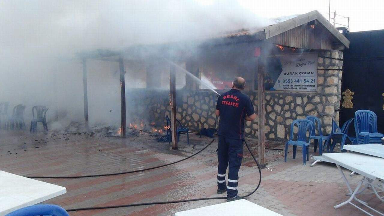 Latif Doğan’ın düğün salonu yandı