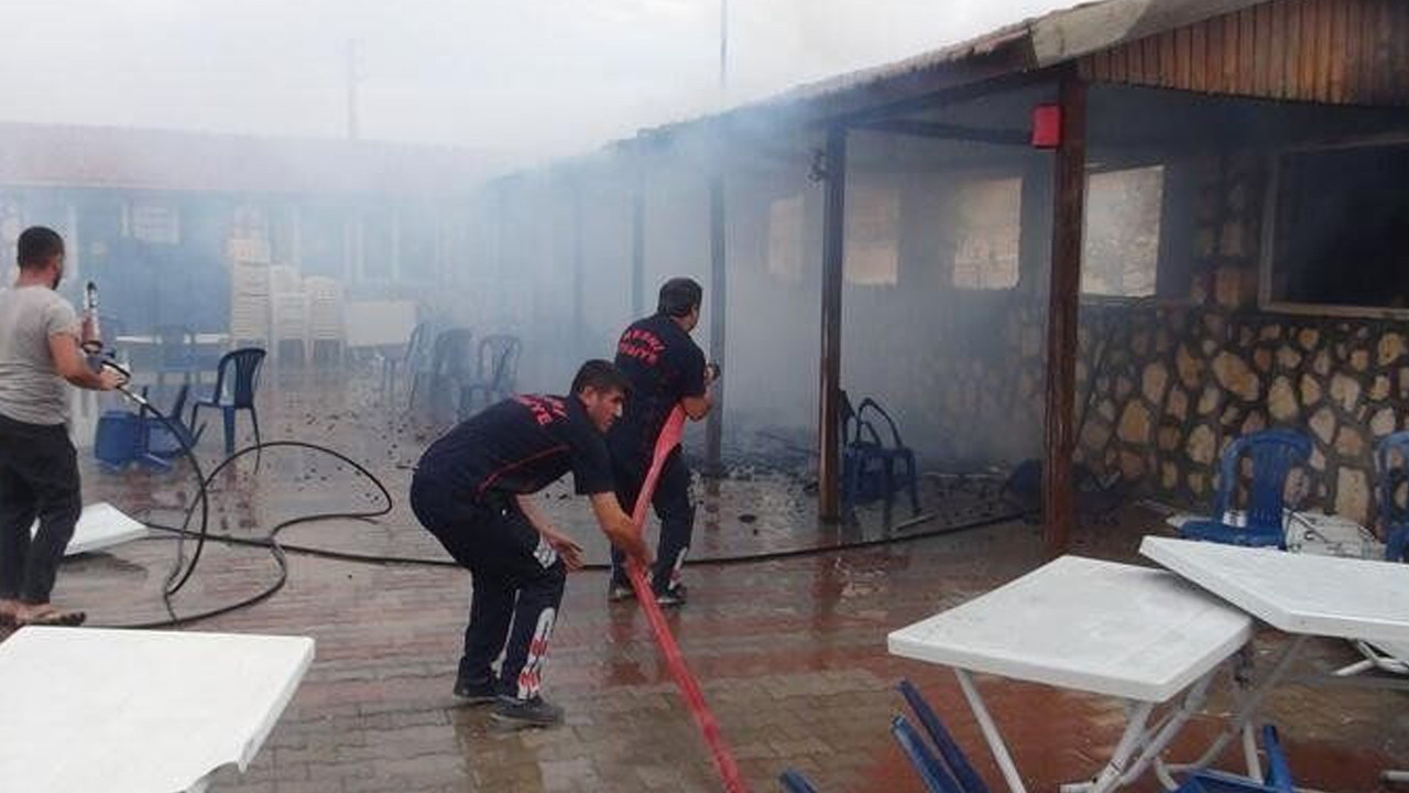 Ünlü türkücünün düğün salonunda korkutan yangın