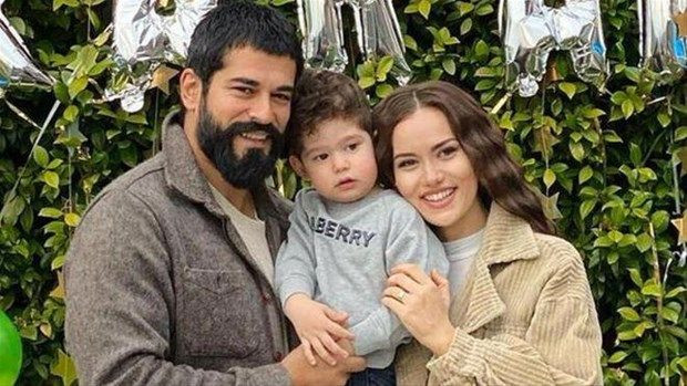 Fahriye Evcen teknede mayolu pozunu paylaştı - Resim: 2