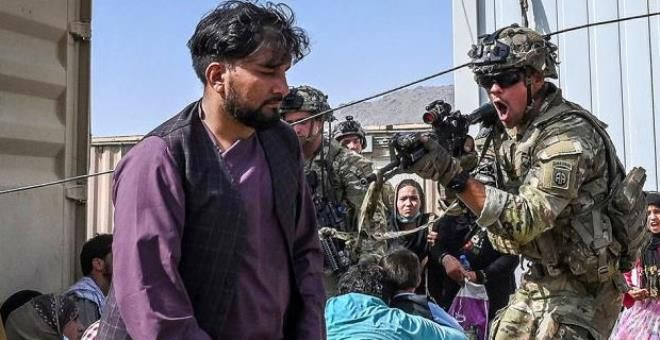 İnsanlar kaçarken ölüyor: İşte Afganistan'dan yürek burkan kareler - Resim: 1