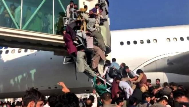 İnsanlar kaçarken ölüyor: İşte Afganistan'dan yürek burkan kareler - Resim: 3