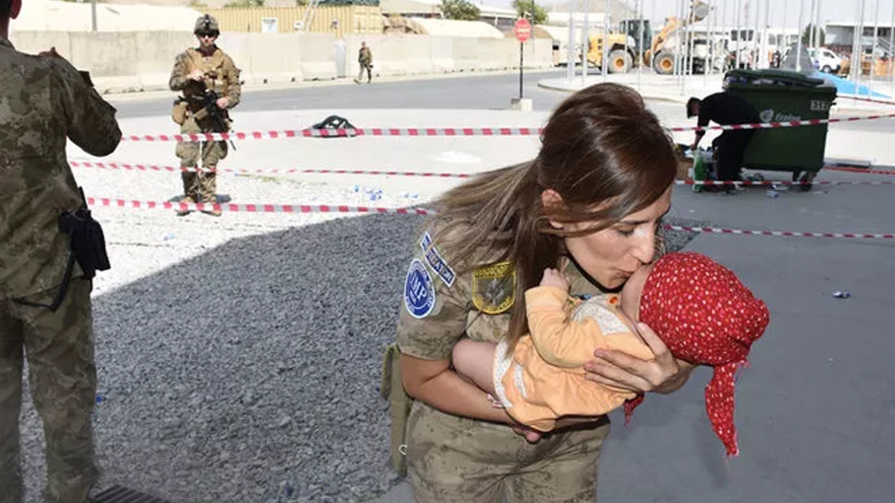 Dünya bu görüntüleri konuşuyor: Afganistan'da Türk askeri...