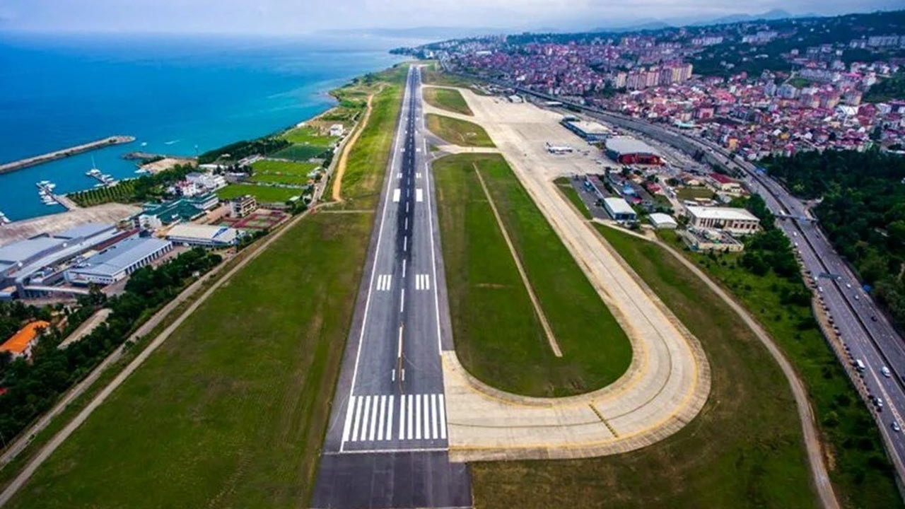 Havalimanında pist çatladı, uçuşlar iptal edildi