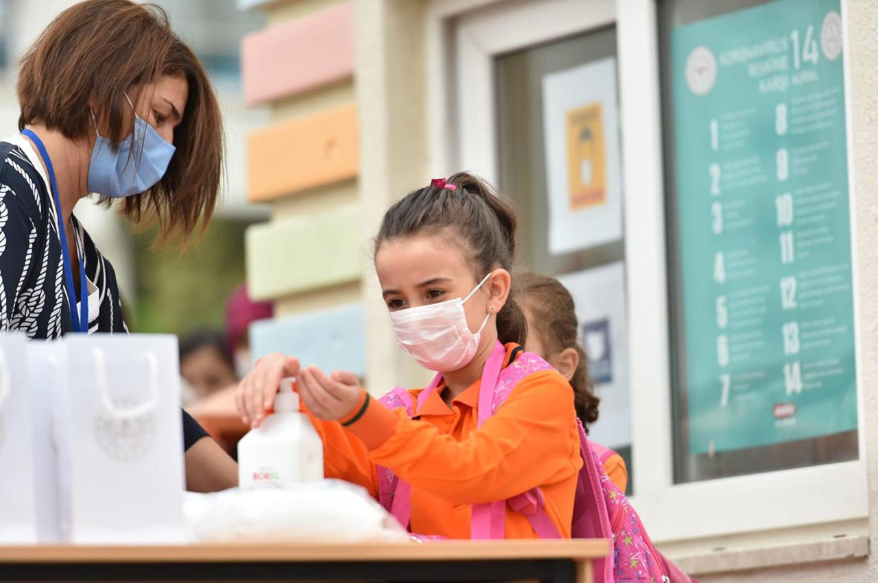 Okullar açıldı vakalar patladı! Bilim uzmanından kritik uyarı