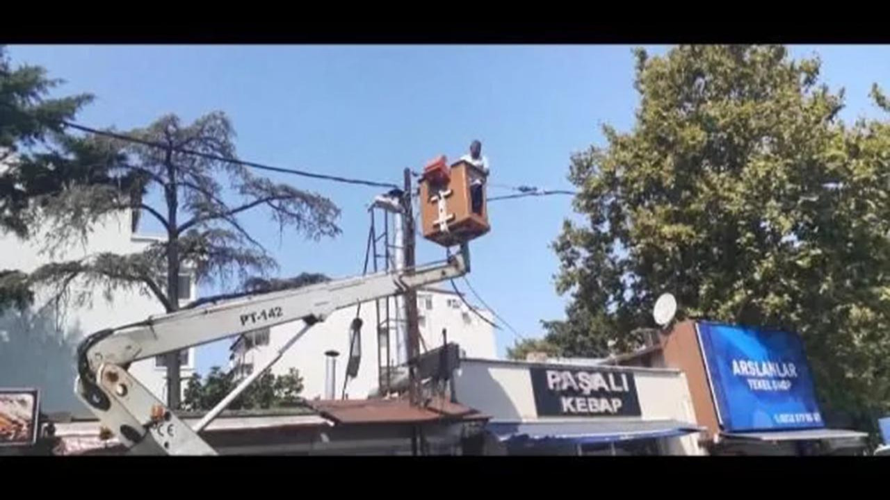 İstanbul'un göbeğinde elektrik onarım görevlilerine döner bıçaklı saldırı