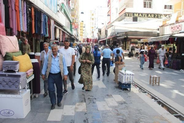 En fazla vakanın bulunduğu ikinci ilde korkutan görüntüler: Ne maske var ne mesafe! - Resim: 4