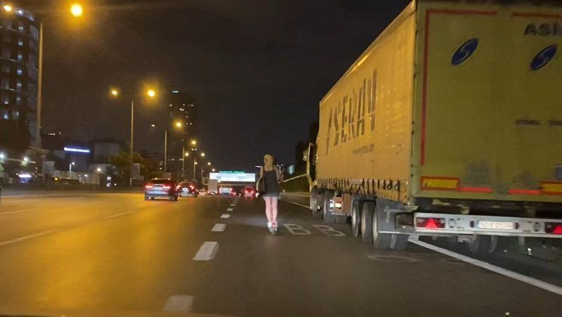 İstanbul'da akılalmaz anlar: 2 genç kız E-5’i karıştırdı! - Resim: 1