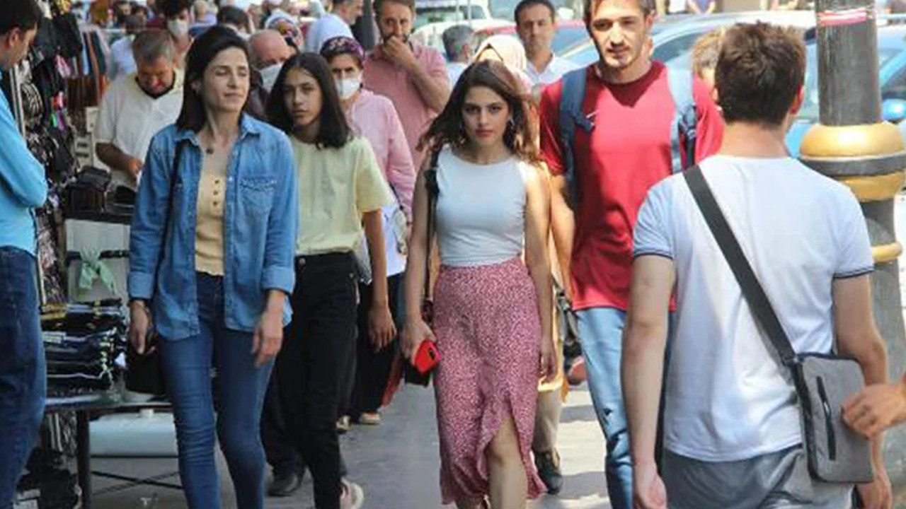 En fazla vakanın bulunduğu ikinci ilde korkutan görüntüler: Ne maske var ne mesafe!