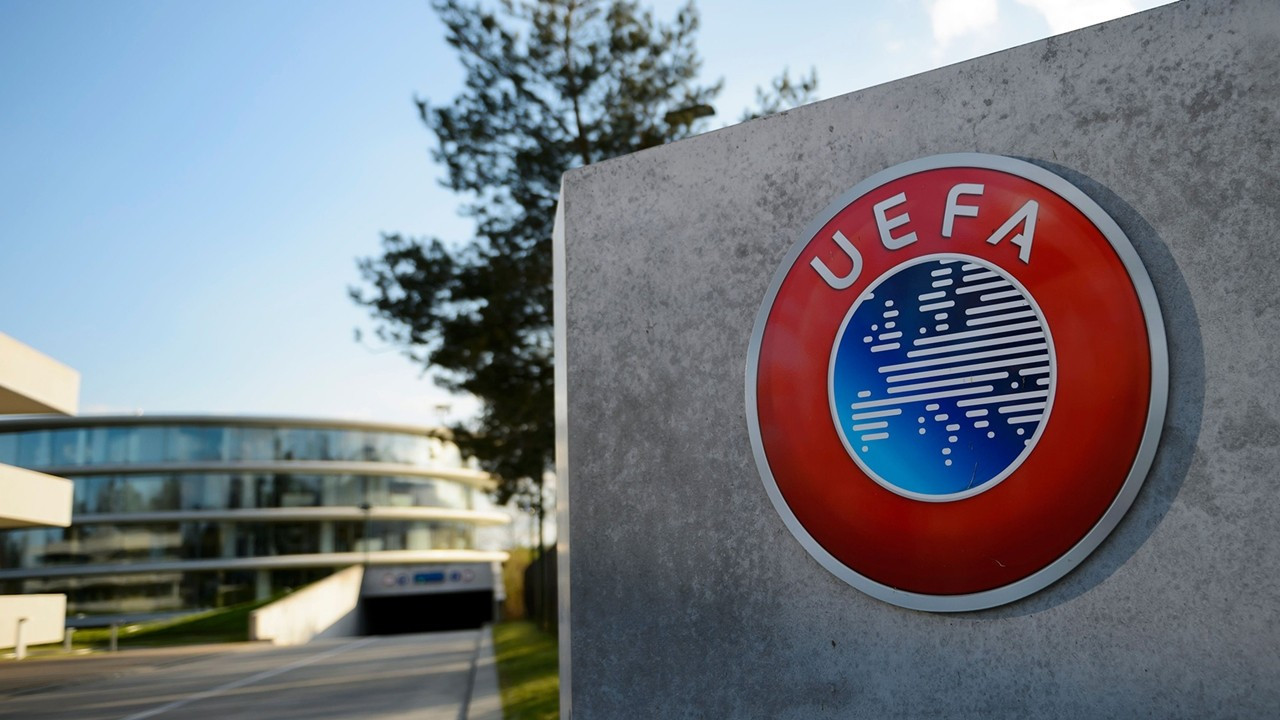 UEFA'dan Türkiye'ye ceza yağdı