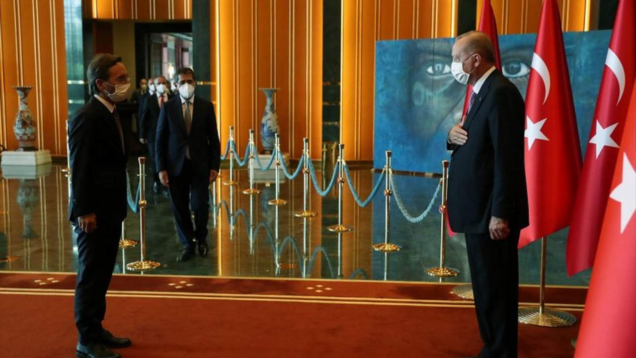 Erdoğan'ın arkasındaki dev tablo merak uyandırdı