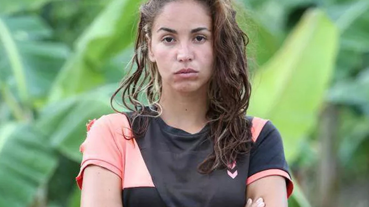 Survivor yarışmacısı Berna Keklikler mayolu pozlarıyla büyüledi