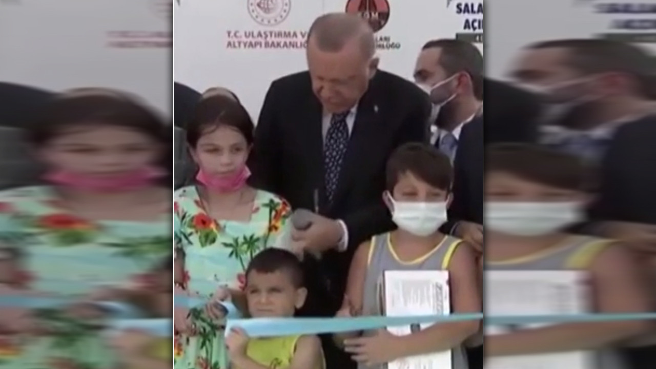Erdoğan'ın kurdele kesen çocuğa mikrofonla müdahalesi tepki çekti