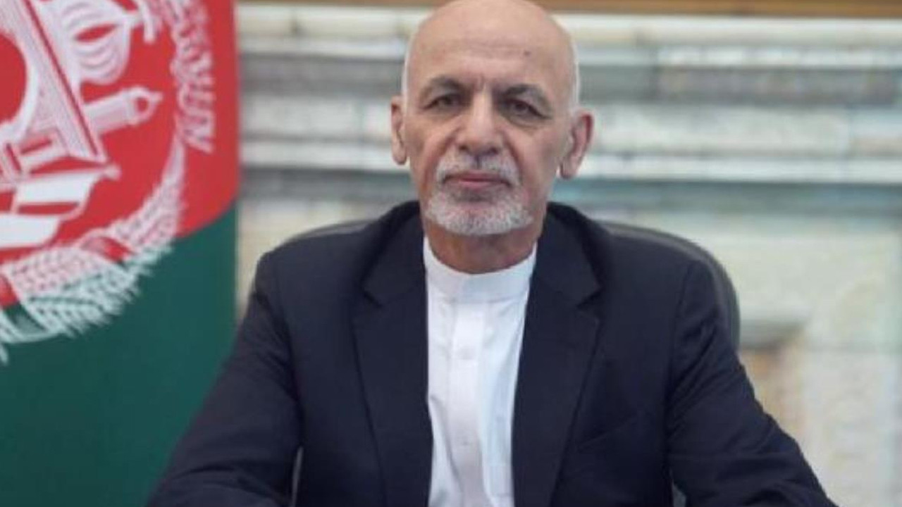 Ülkesinden kaçan eski Afganistan Cumhurbaşkanı özür diledi