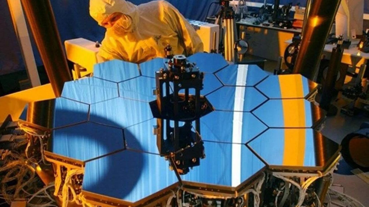NASA, James Webb Uzay Teleskobu'nu fırlatmaya hazırlanıyor