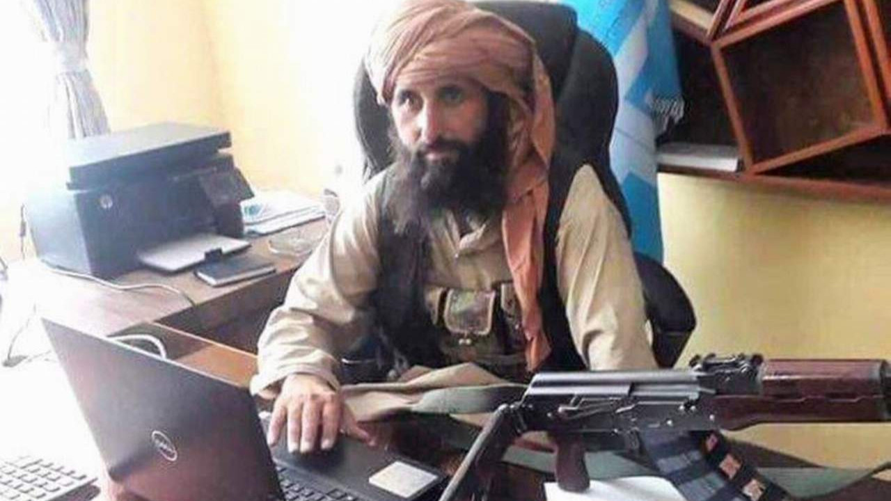 Taliban’ın Merkez Bankası Başkanı'ndan ''kaleşnikoflu'' poz