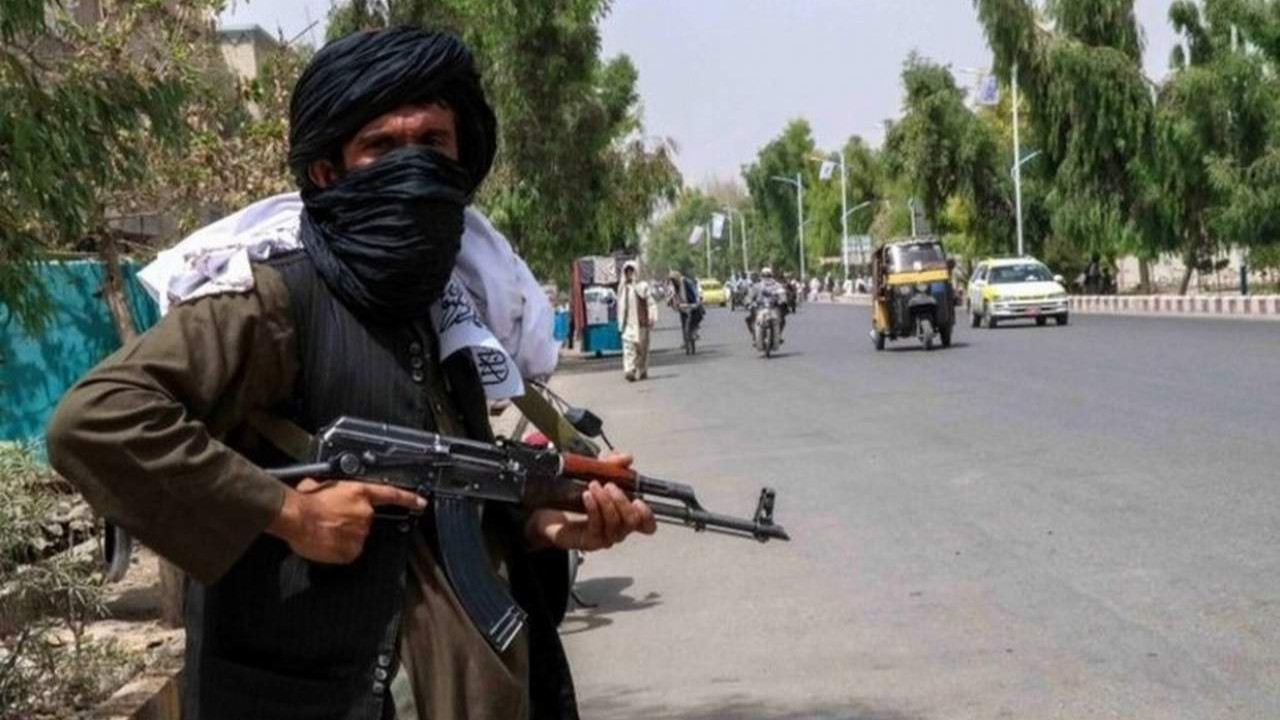 Taliban'a maske ve aşı yardımı