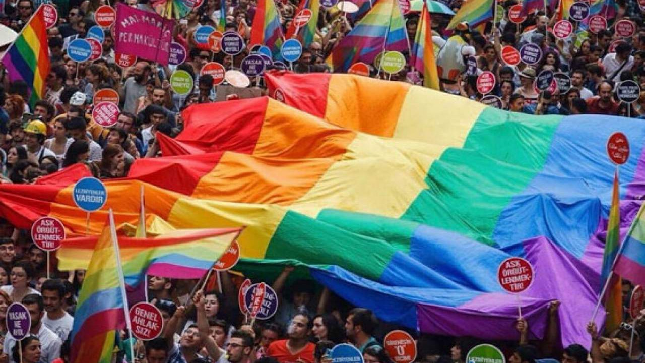 Onur Yürüyüşü'ne katılanlara ''eşcinseller vardır'' sloganı davası