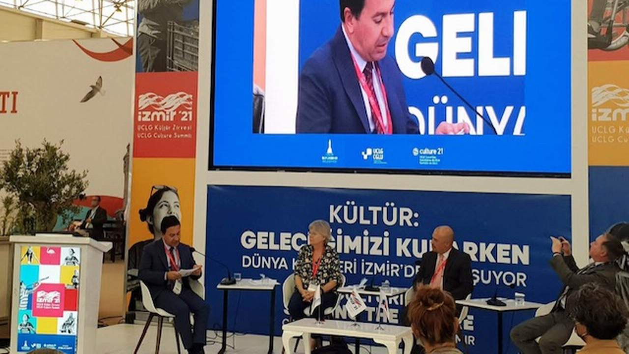 Başkan Aras’ın konuşması İzmir Kültür Zirvesi’ne damga vurdu