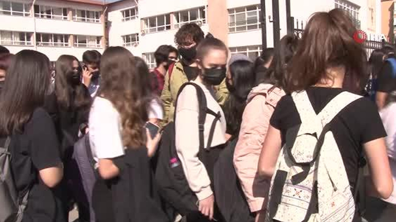 Korkulan oldu: Aynı sınıftaki iki öğrenci koronavirüse yakalandı