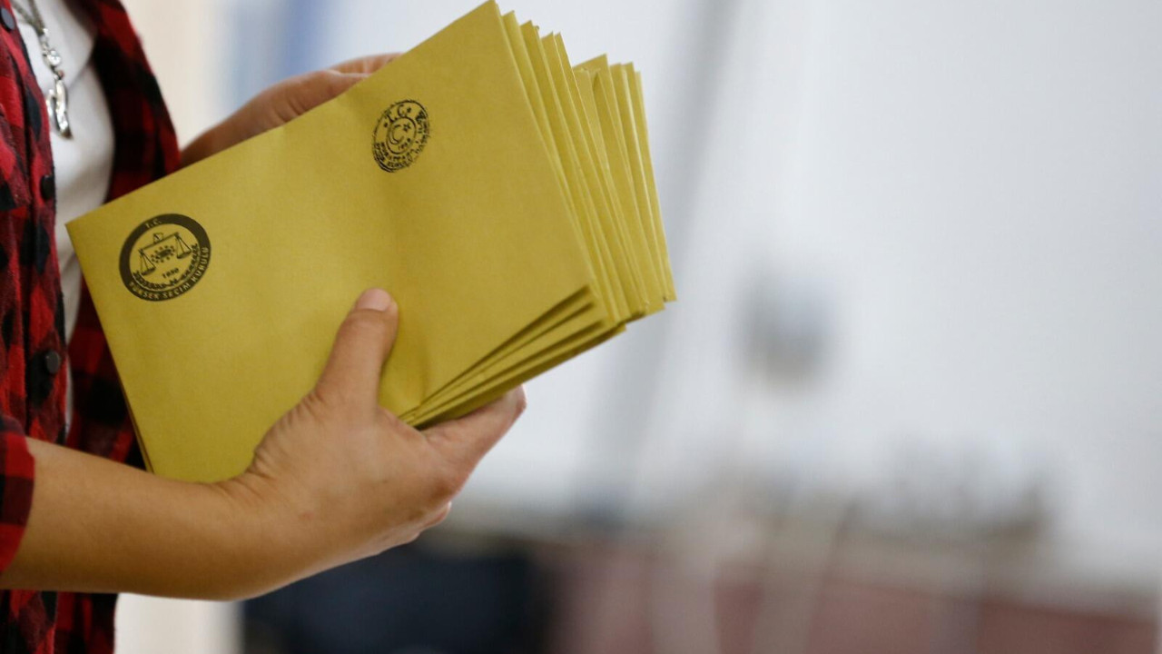 AK Parti, kendisine en yakın anket şirketinin aneket sonuçlarında bile kaybetti
