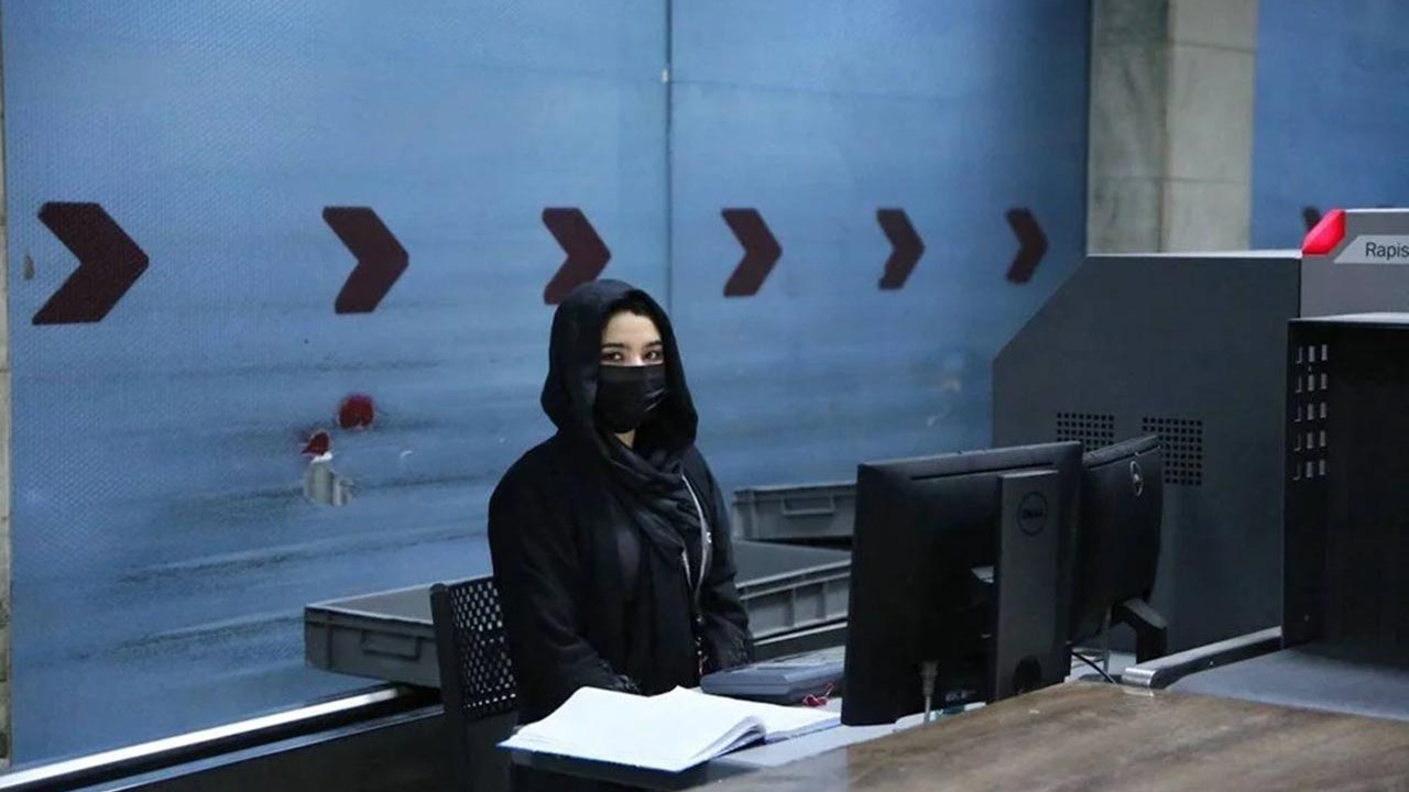 Kabil'de kadın çalışanlar iş başı yaptı