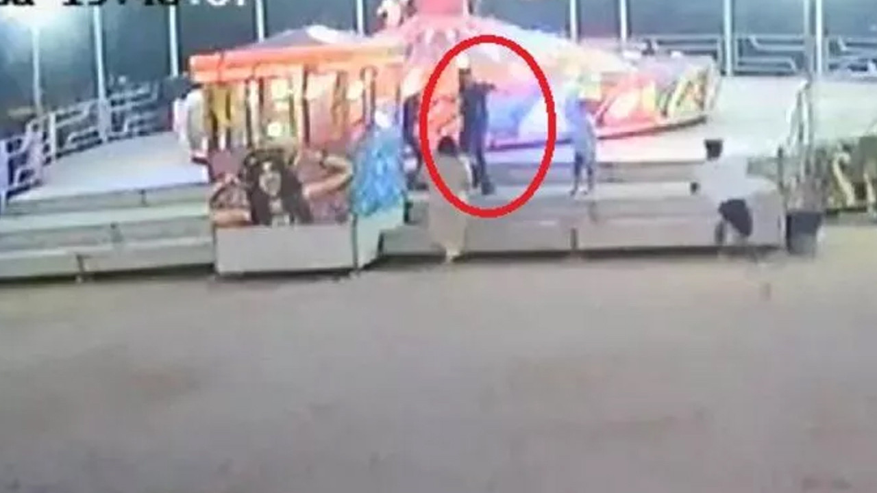 Lunaparkta ilginç anlar: Balerine çocuğunu bindirmeyen görevliye silah çekti