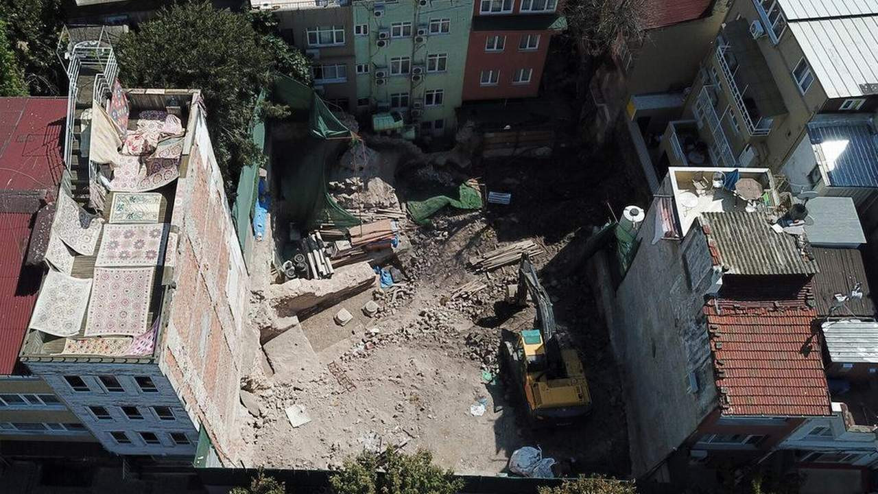 İstanbul'da skandal görüntüler! Tarihi alana iş makineli müdahale