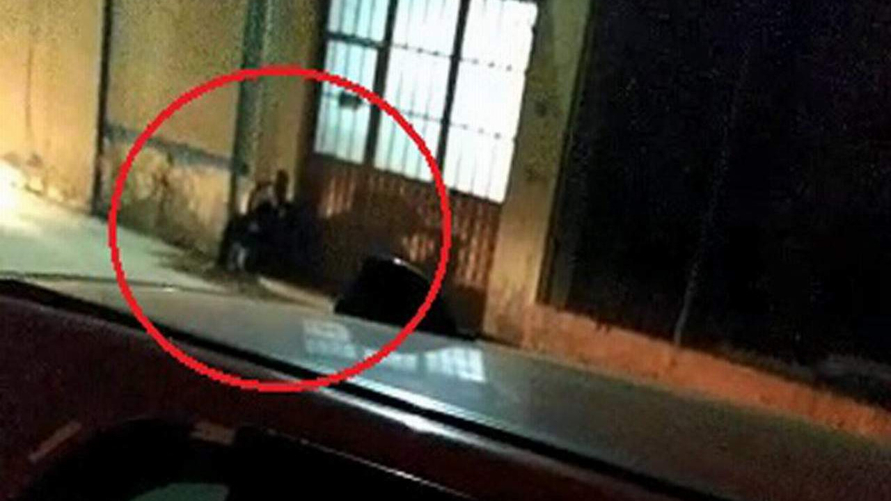 Korku dolu gece! Yakalanacağını anlayınca silahı başına dayadı